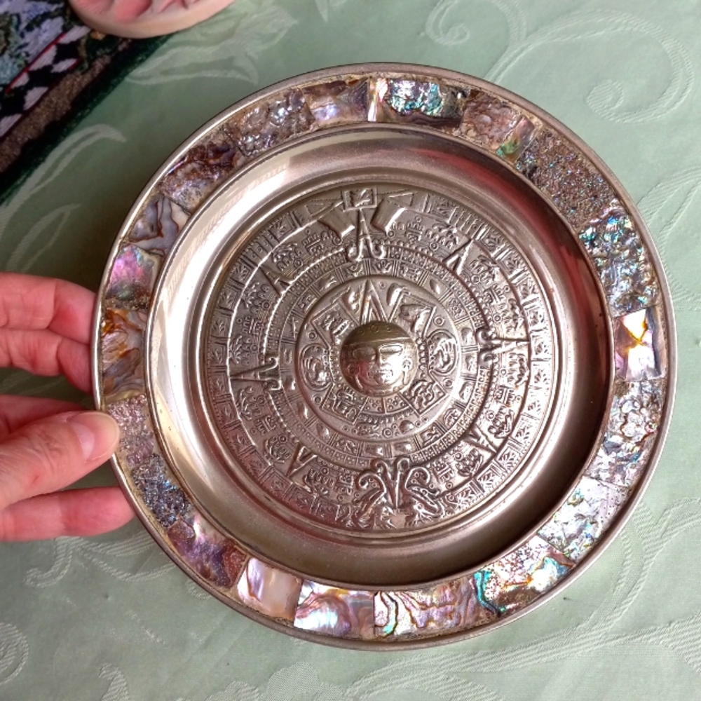 🐚 Vintage Alpaca Aztec Mayan Mexican Calendar Relief Plate Silver & Abalone 🐚